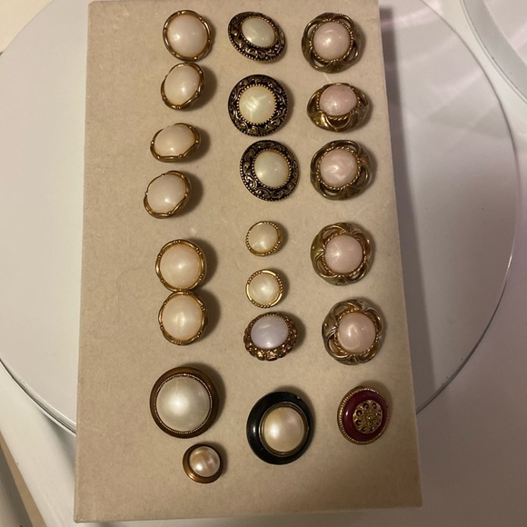 Vintage Lucite Center Buttons - Picture 1 of 3